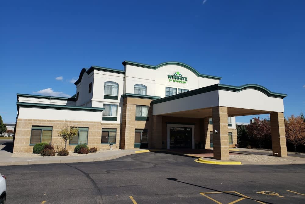 Wingate by Wyndham Coon Rapids 1