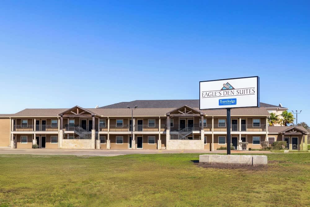 Eagle's Den Suites Kenedy a Travelodge by Wyndham 1