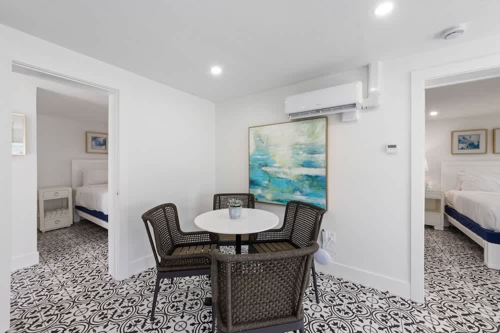 The Retreat at Anna Maria Island Inn 1