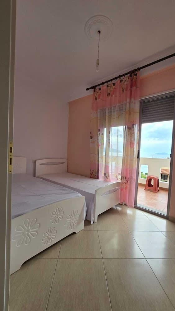 Tirent Apartment - Your Beach Home in Vlorë 2