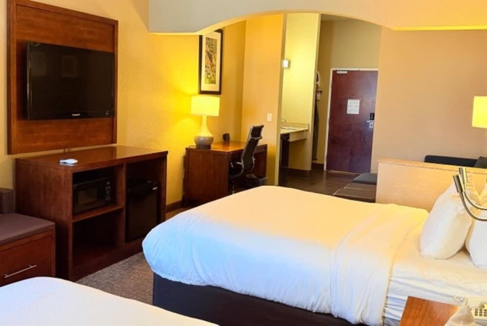 Hawthorn Extended Stay by Wyndham Amarillo 4