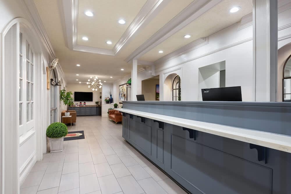 Super 8 by Wyndham New Orleans 2