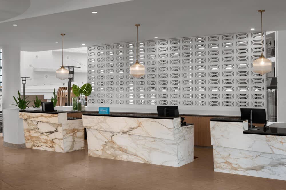 Embassy Suites by Hilton Phoenix Biltmore 5