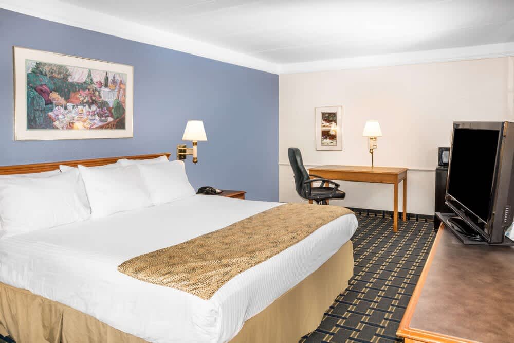 Days Inn by Wyndham Houston East 1