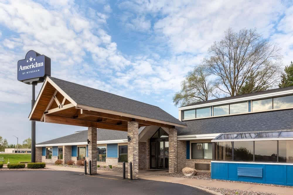AmericInn by Wyndham Chippewa Falls 1