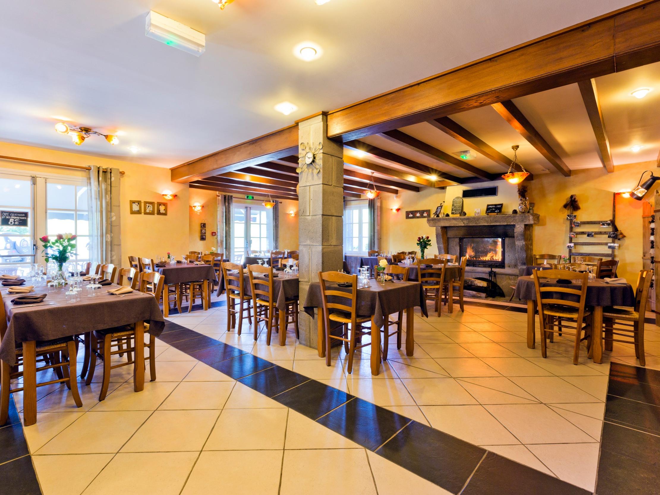 Logis Hôtel Restaurant Auberge du Bougnat 1