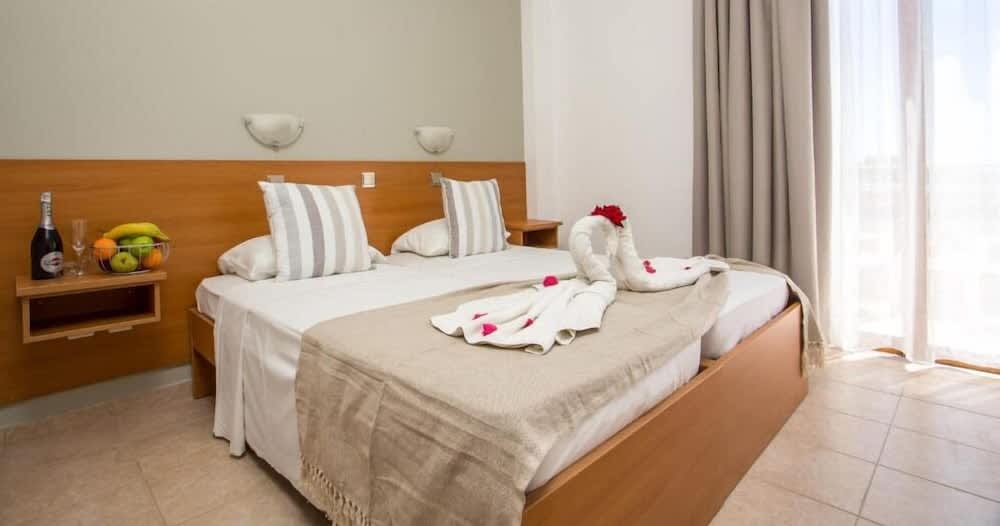 Ledras Beach Hotel 3