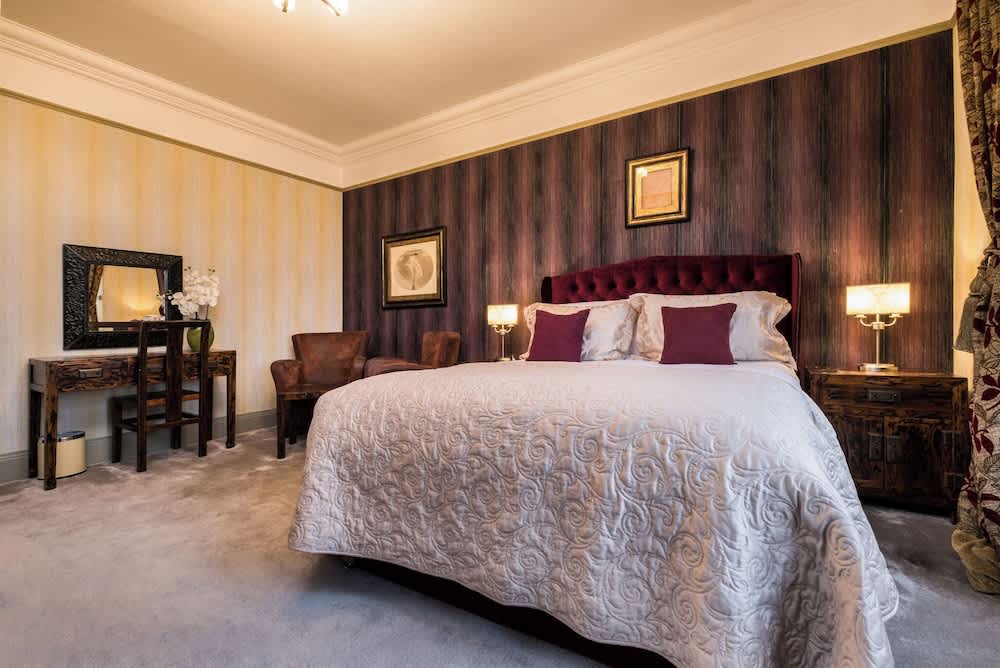 The Howbeck & The Retreat 5min to Lake, Restaurants & to the free Hydro Wellness Club 2