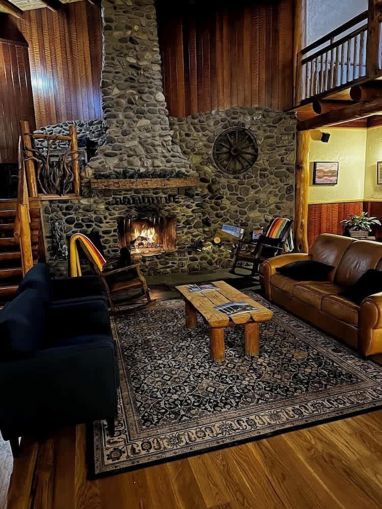 The Lindsay Lodge & Restaurant 2