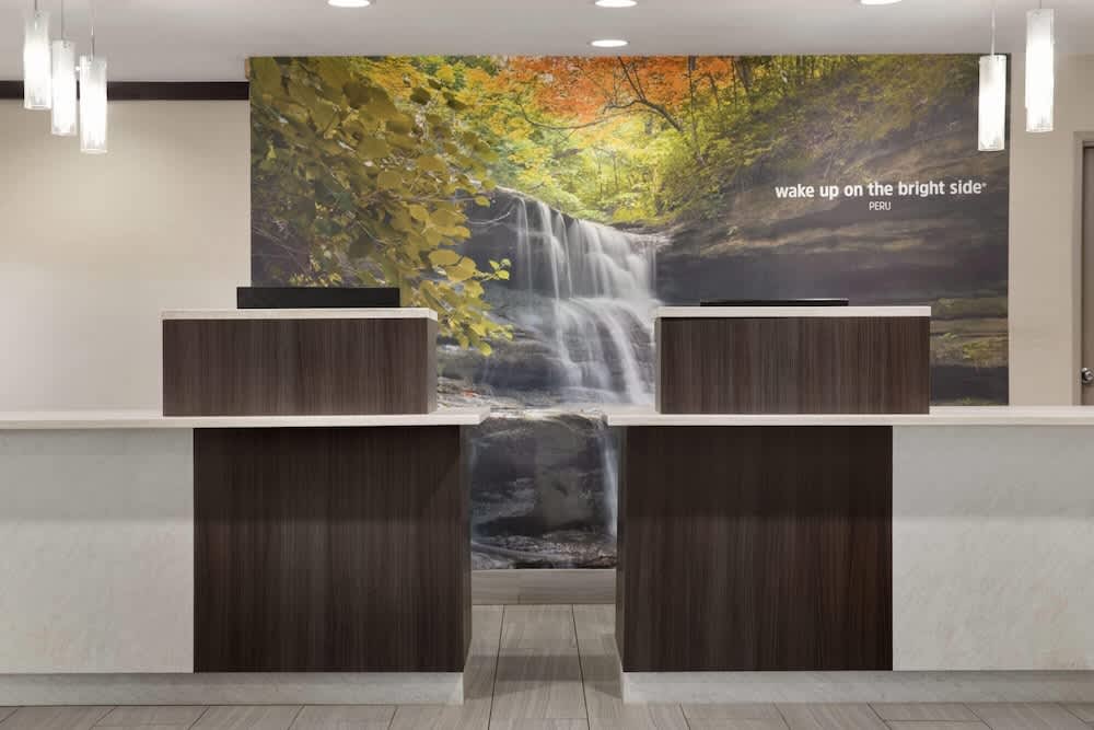 La Quinta Inn & Suites by Wyndham Peru Starved Rock St Park 2