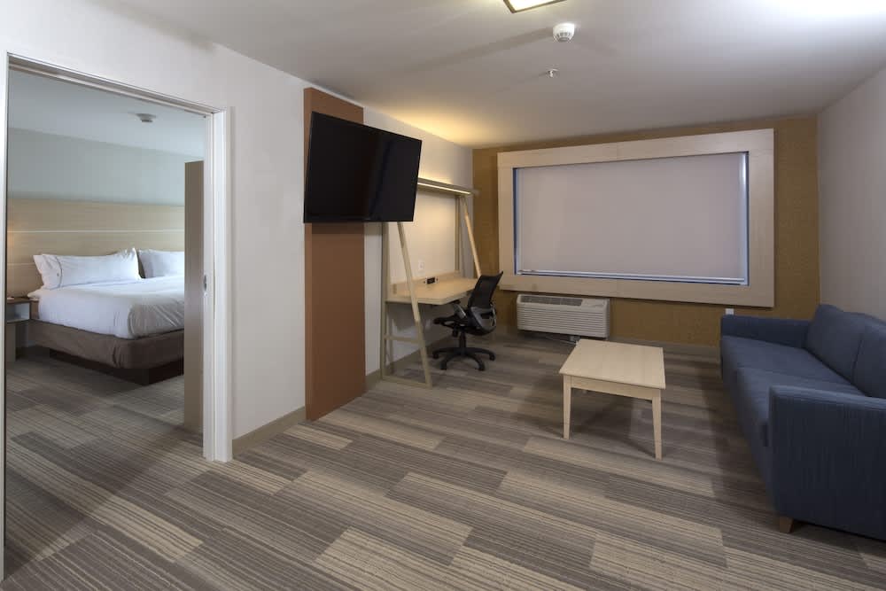 Holiday Inn Express & Suites Gaylord by IHG 3