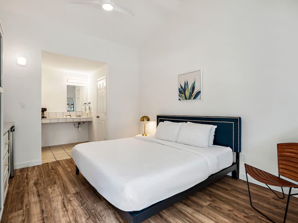 The Claire Hotel 2