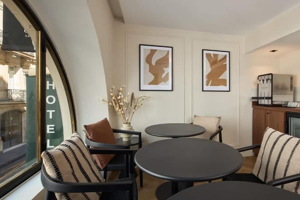 Hotel Elysée Secret 1