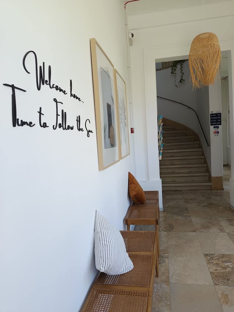 Follow the Sun Boutique Hostel - Pool, Breakfast & Sea Views 2