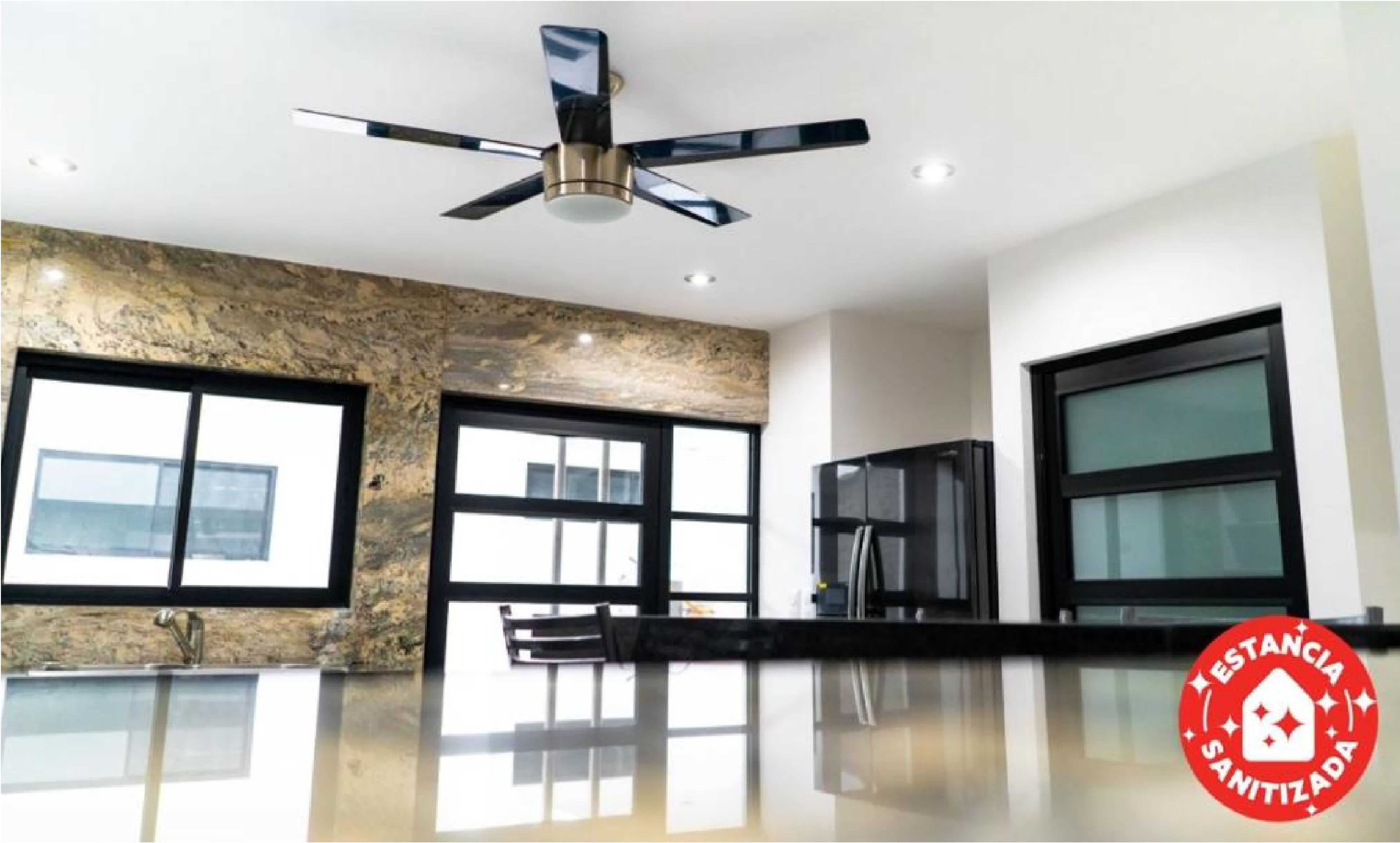 ECONOSUITES FUNDIDORA 3