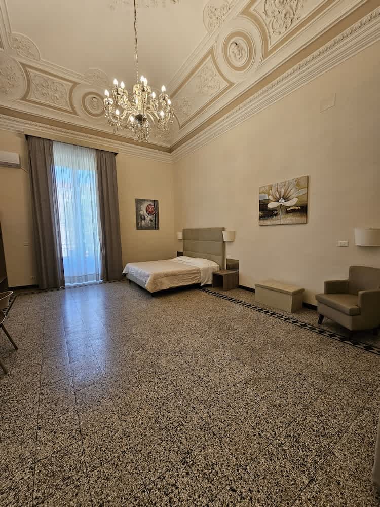 HOTEL ETNEA ROYAL SUITEs 4