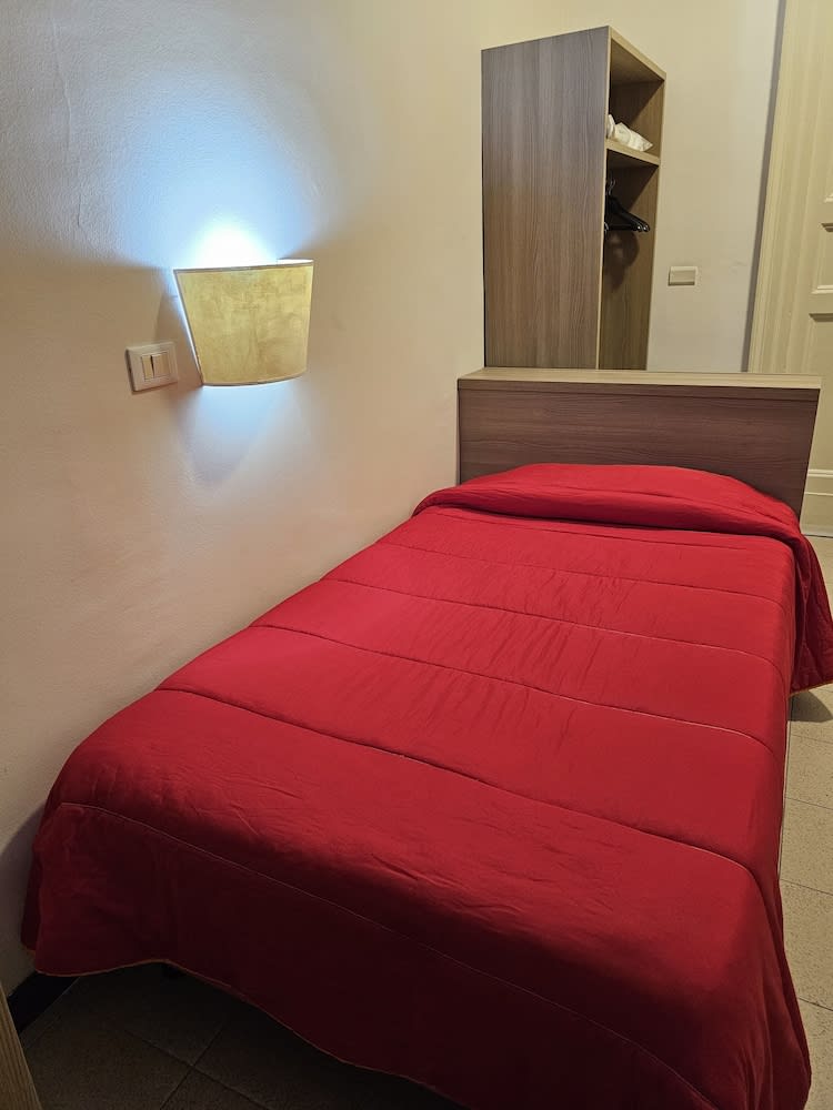 HOTEL ETNEA ROYAL SUITEs 2