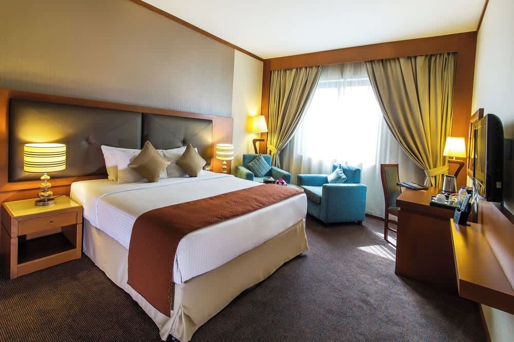Landmark Summit Hotel 1