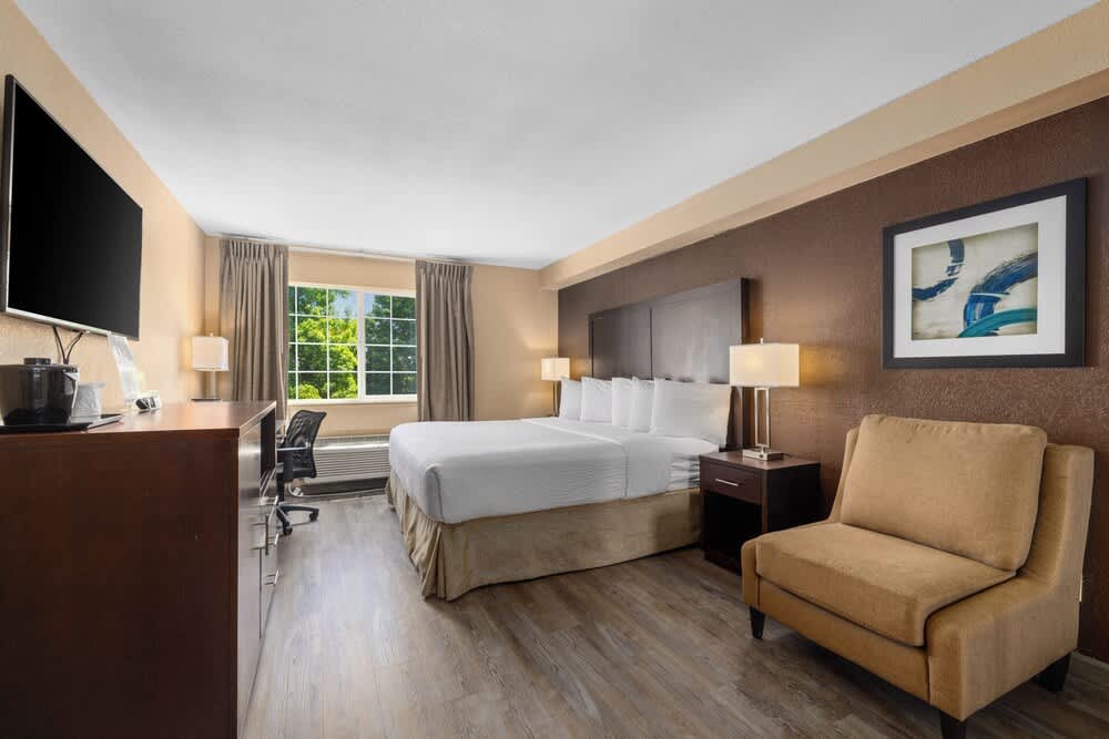 Ramada by Wyndham Portland 1