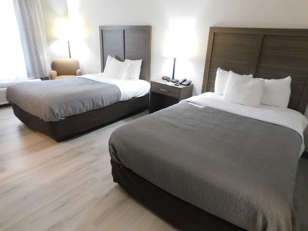 Quality Inn & Suites Hanes Mall 1