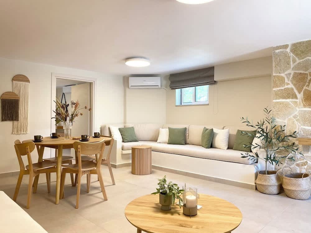 Villa Fleria Seaside Studios & Apts 3