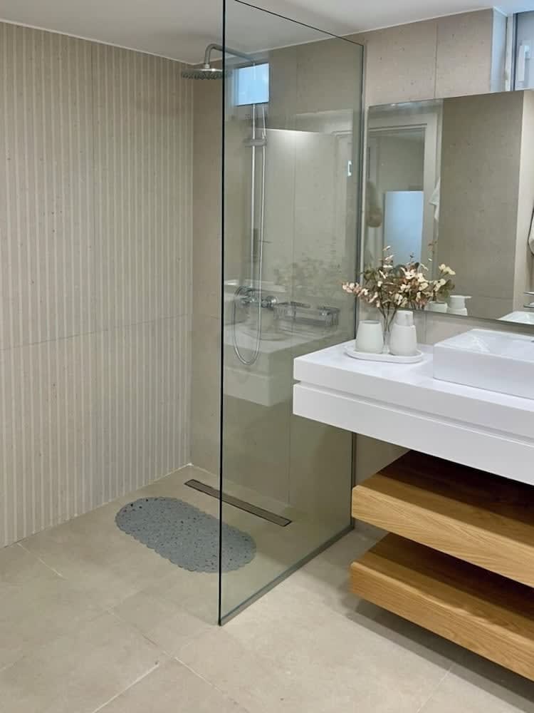 Villa Fleria Seaside Studios & Apts 2