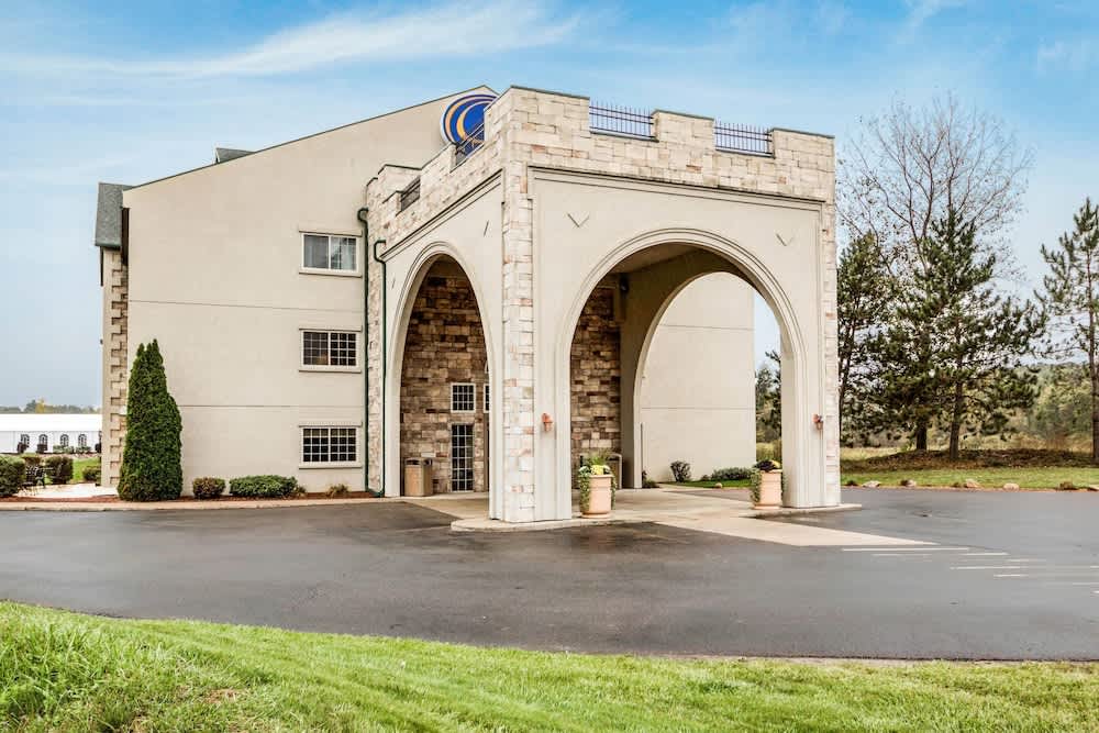 Comfort Suites at Par 4 Resort 1