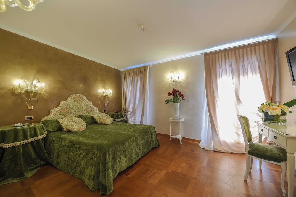 Casa Savoia & Casa Jolanda 1