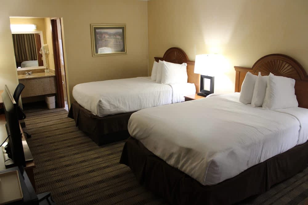Rodeway Inn Lynchburg near University 1