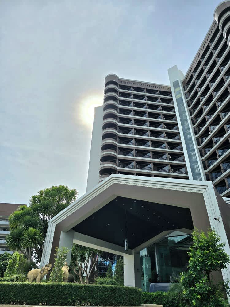 First Pacific Cirrus - Pattaya 1