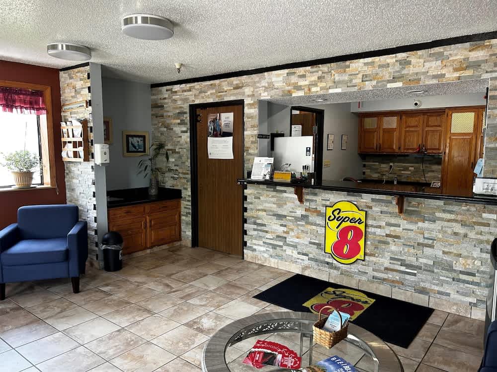 Super 8 by Wyndham Boone 2