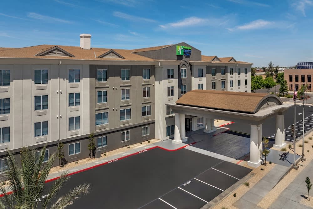 Holiday Inn Express & Suites FRESNO (RIVER PARK) HWY 41 by IHG 1
