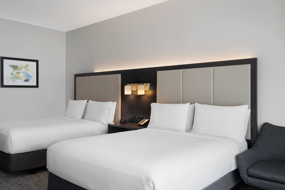 Holiday Inn Express & Suites Tampa East - Ybor City by IHG 4