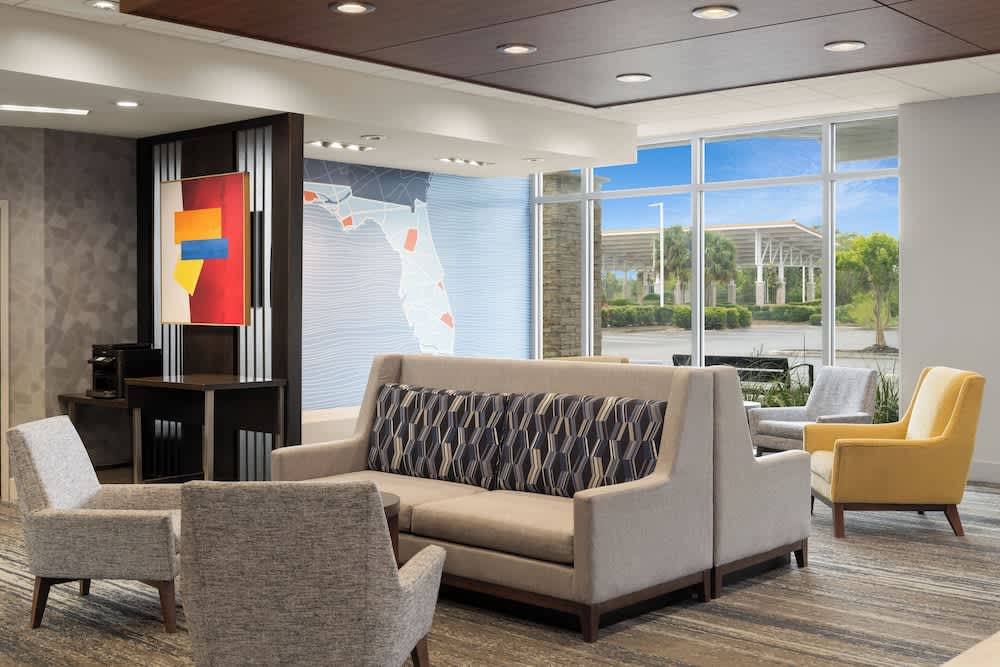 Holiday Inn Express & Suites Tampa East - Ybor City by IHG 2