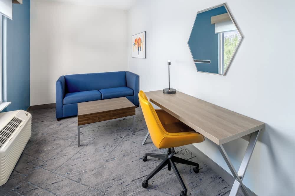 Holiday Inn Express Hotel & Suites Denver North - Thornton by IHG 2