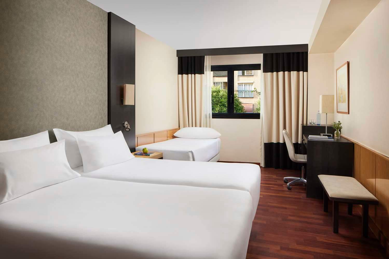 NH Ciudad de Valencia 3