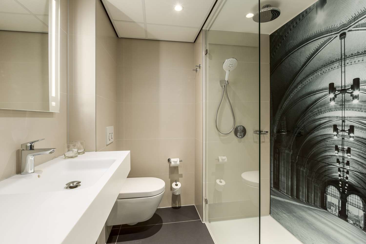 NH Amsterdam Schiphol Airport 3