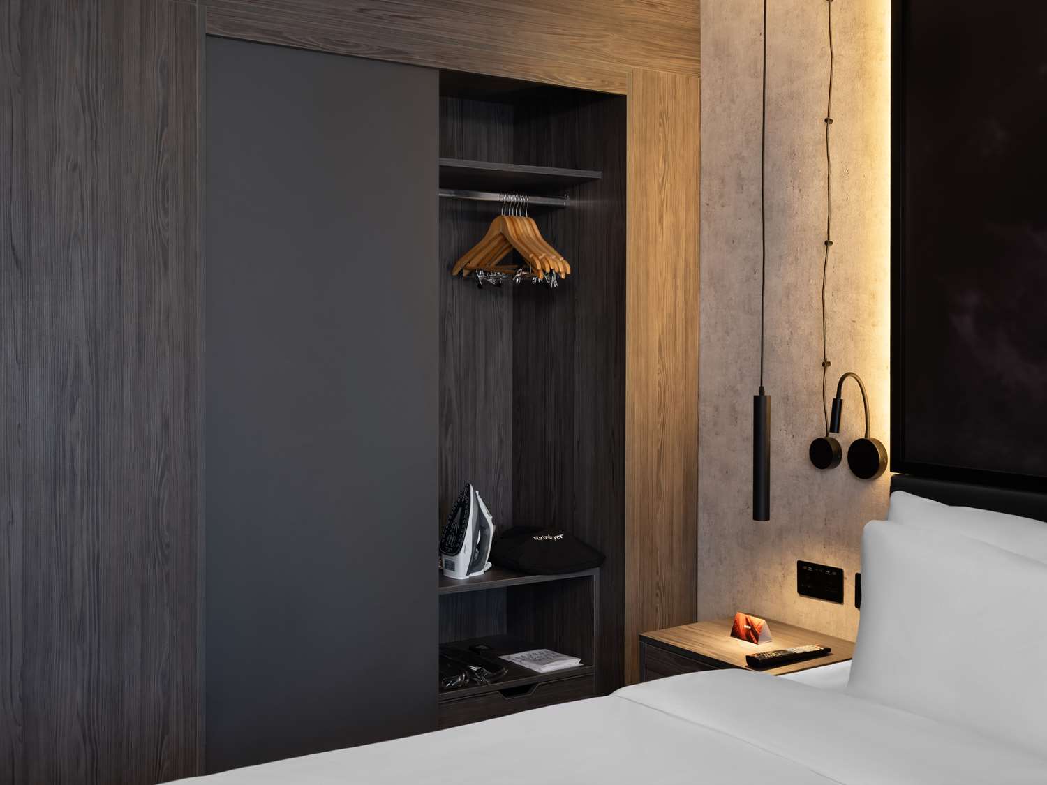 Radisson RED London Gatwick Airport 3