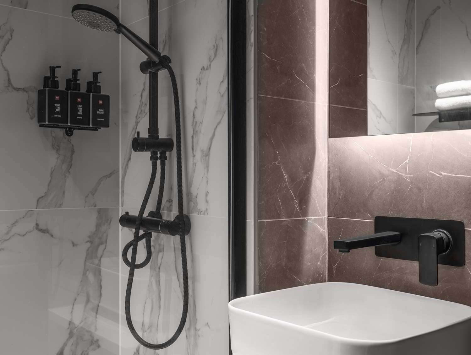 Radisson RED London Gatwick Airport 5