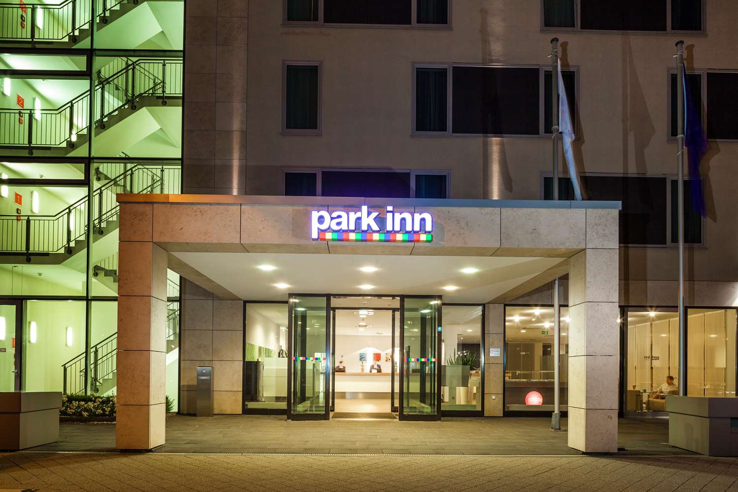 Park Inn by Radisson Frankfurt Airport 5