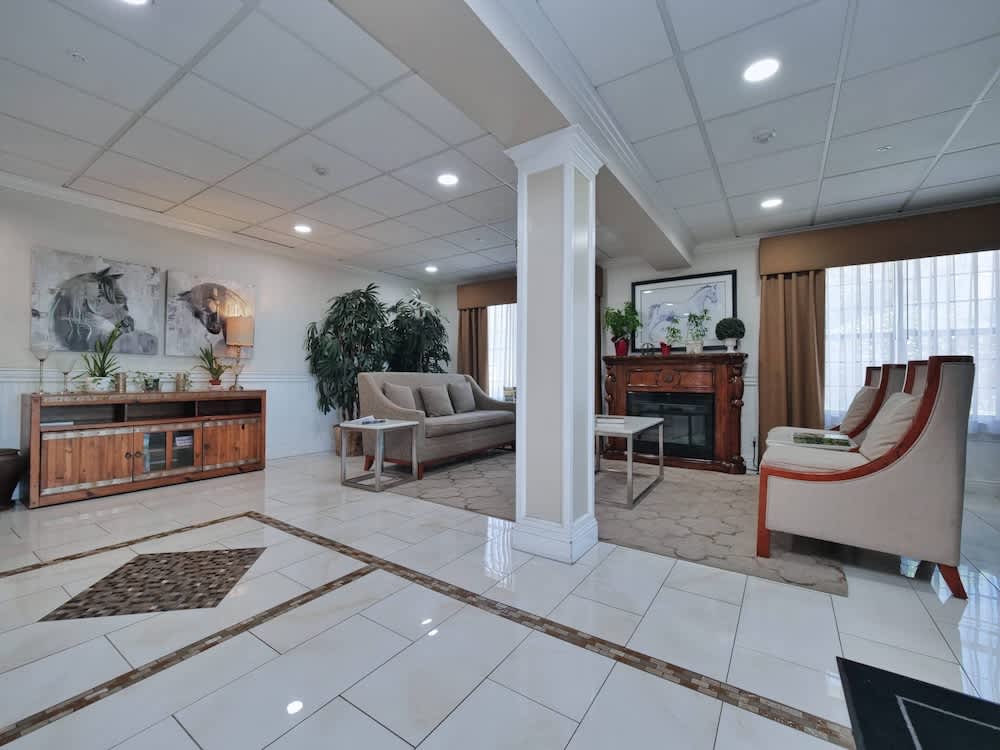 Red Lion Inn & Suites Auburn 1