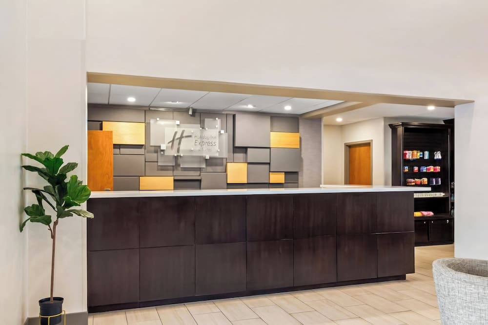 Holiday Inn Express & Suites JACKSONVILLE SE- MED CTR AREA by IHG 2