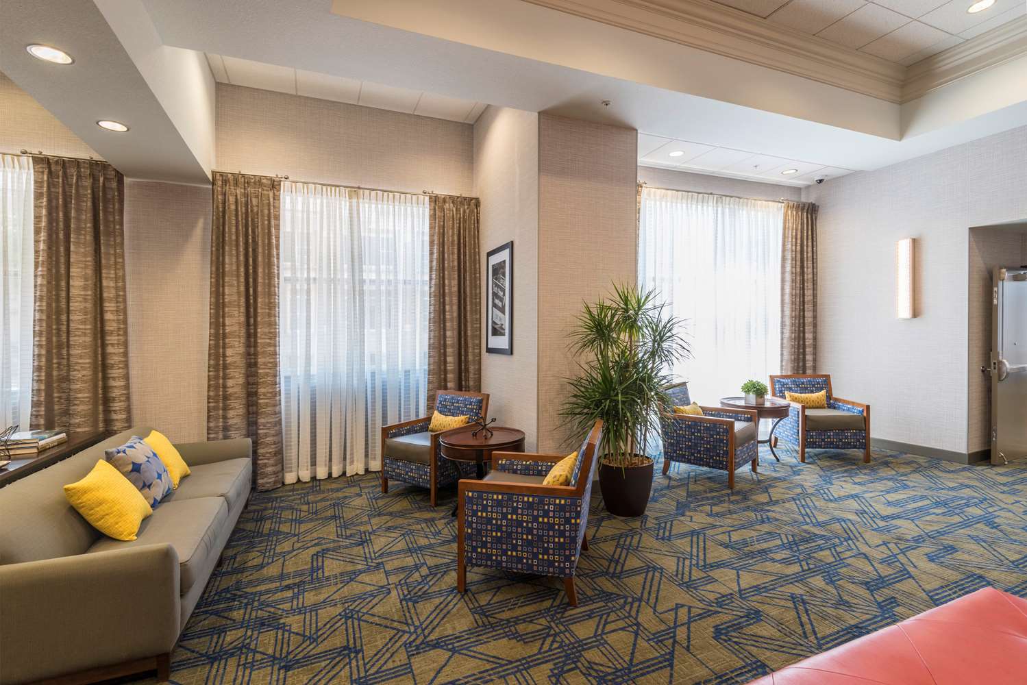 Hampton Inn & Suites - Tulsa Downtown, OK 4