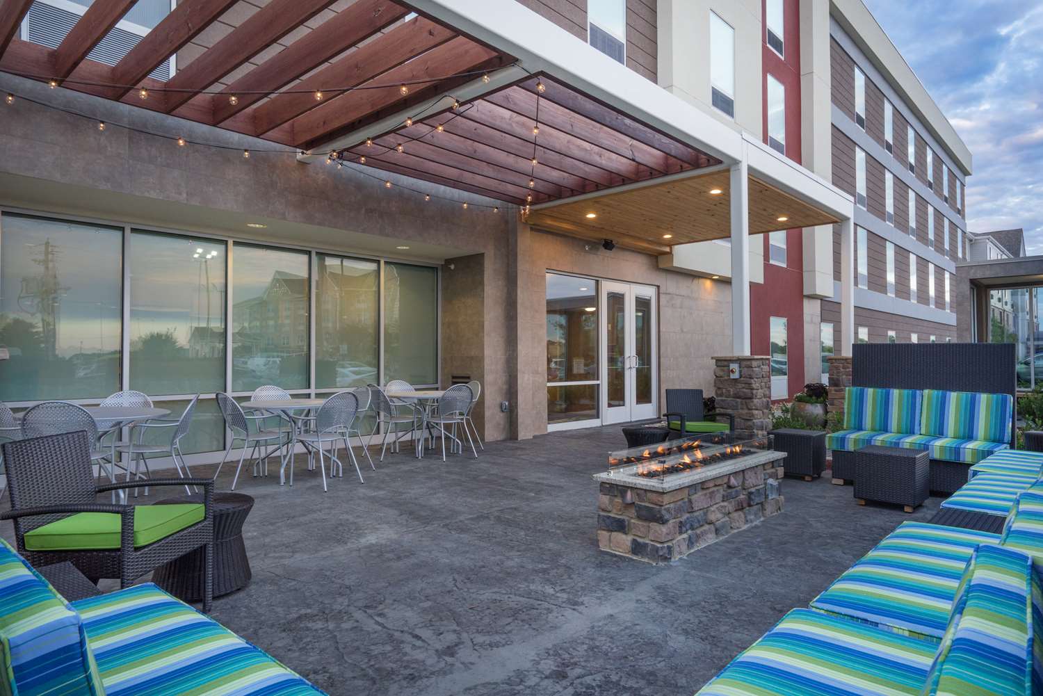 Home2 Suites by Hilton Bowling Green 2