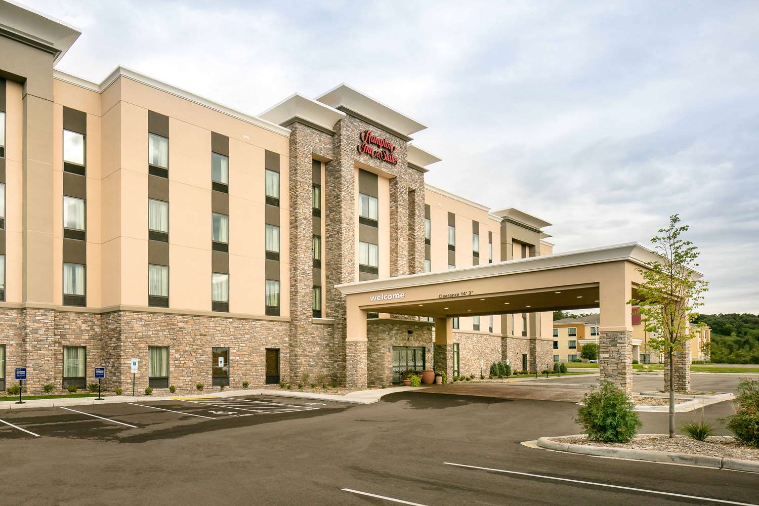 Hampton Inn & Suites Hudson, WI 2