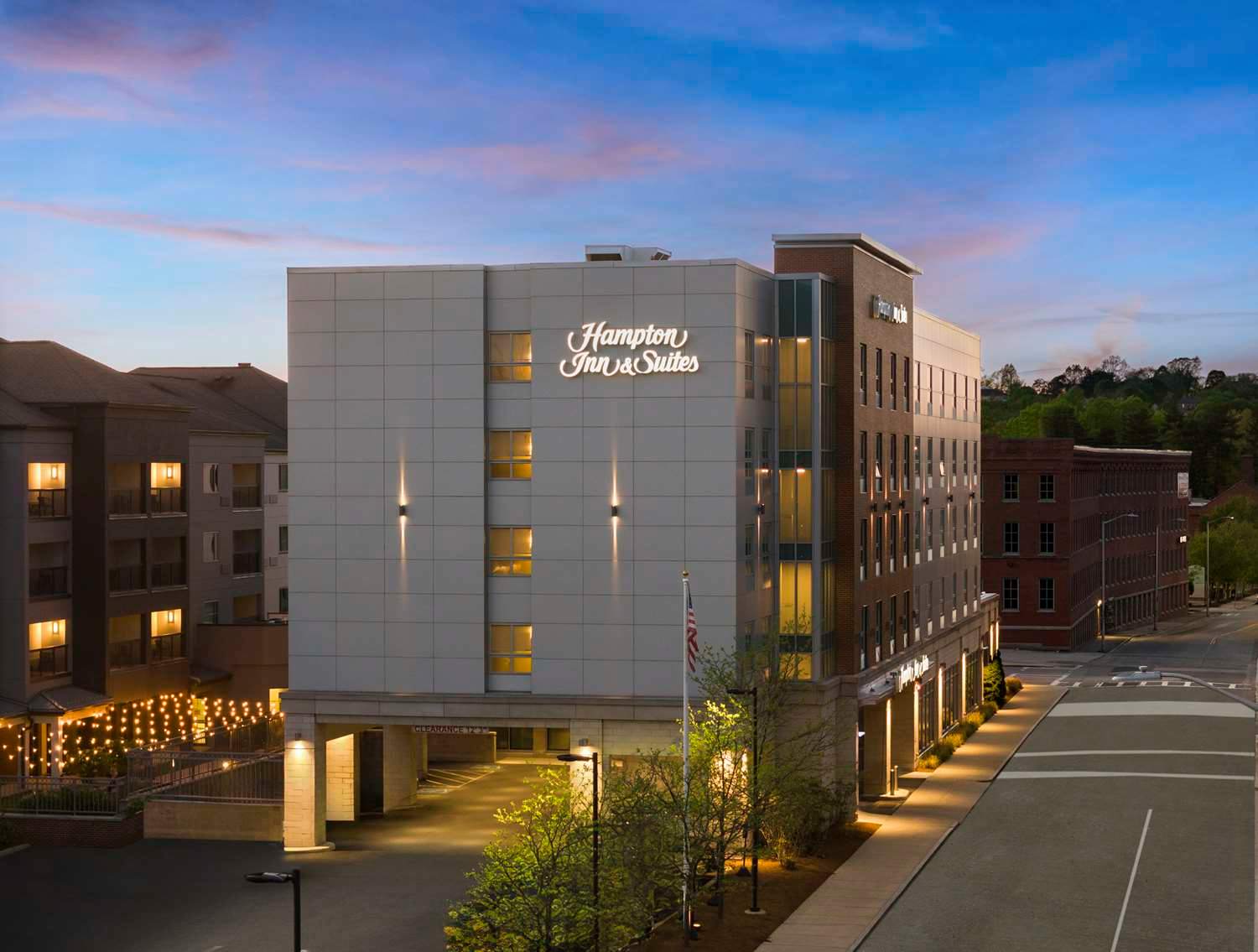Hampton Inn & Suites-Worcester, MA 2
