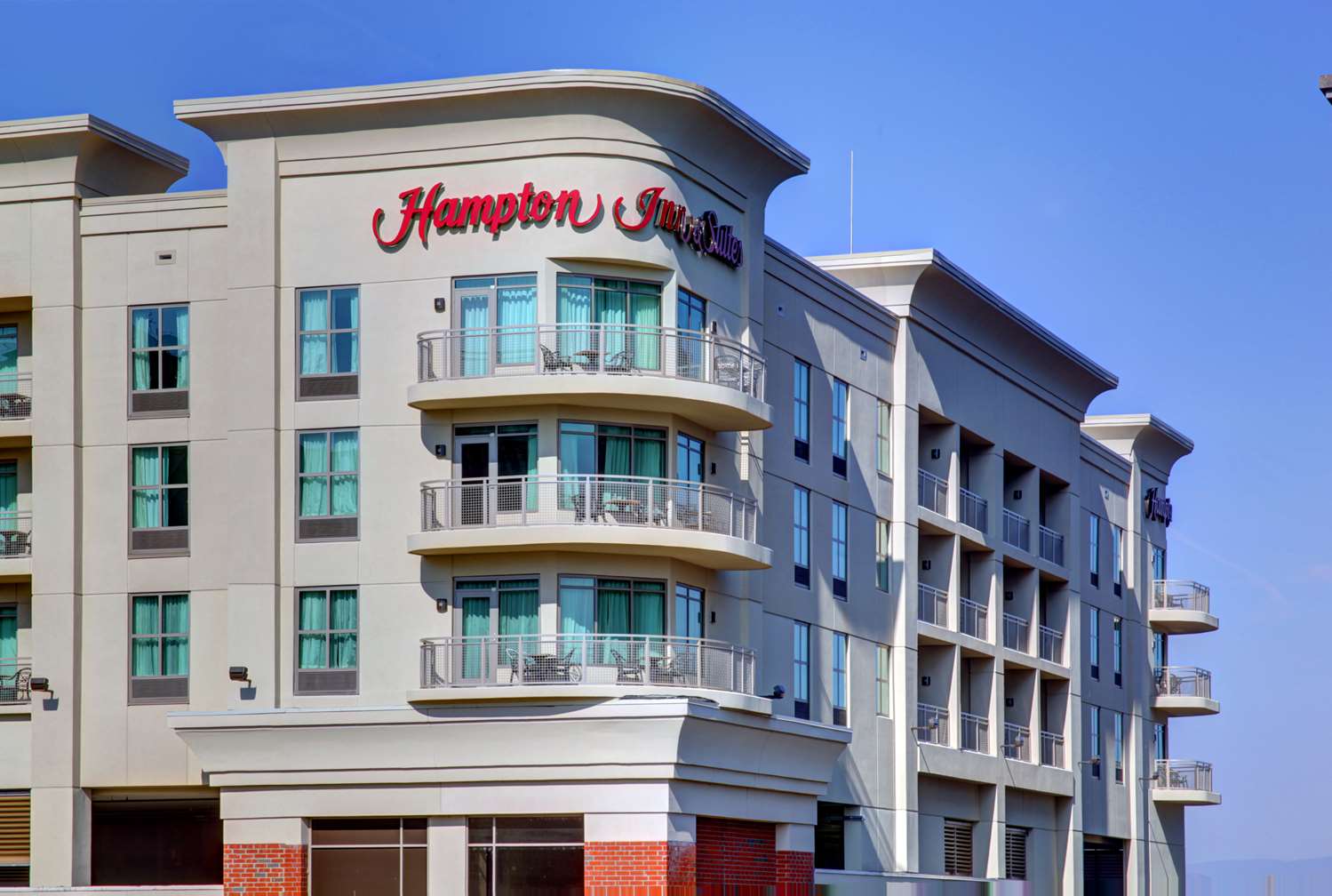 Hampton Inn & Suites - Roanoke-Downtown, VA 2