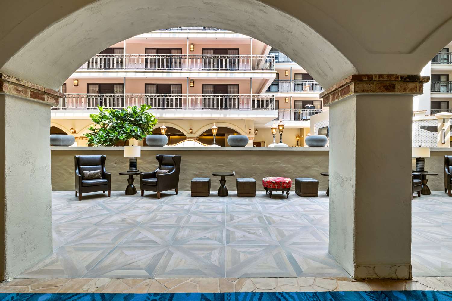 Embassy Suites by Hilton Los Angeles-Intl Airport South 4