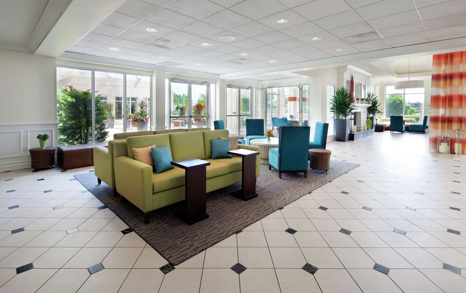 Hilton Garden Inn Montreal Airport 2