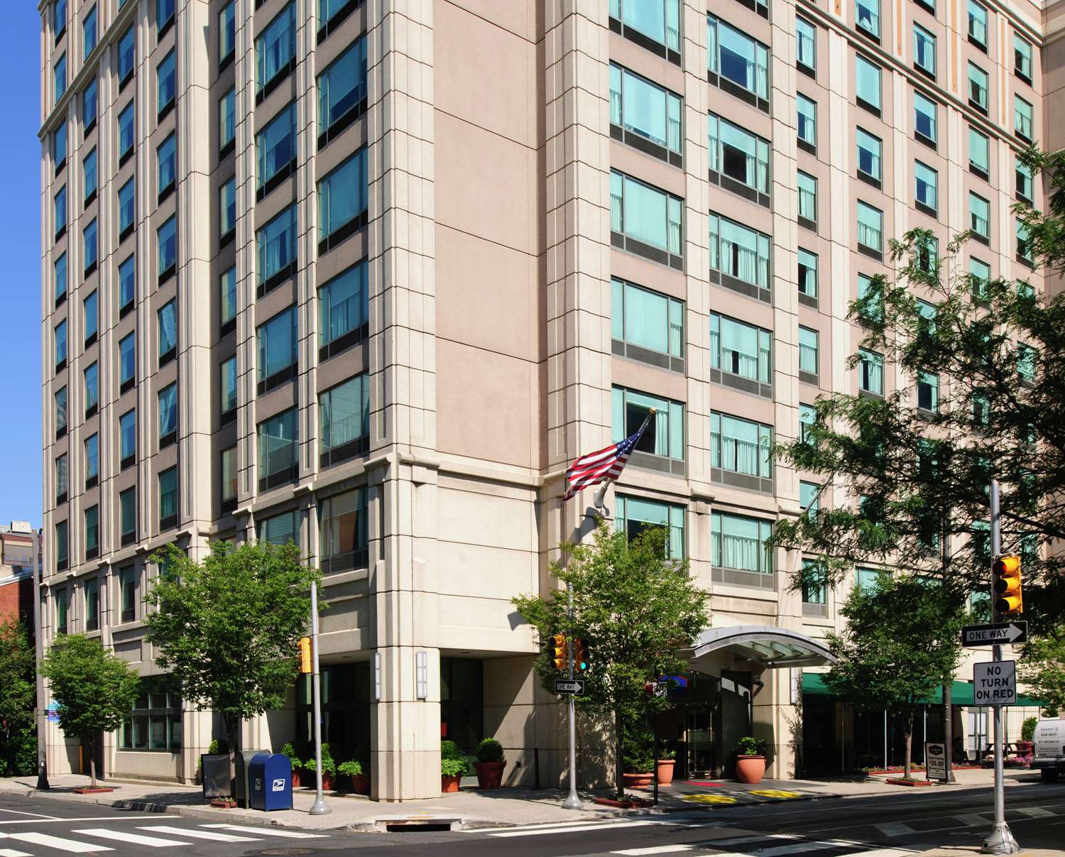 Hampton Inn Philadelphia Center City-Convention Center 2